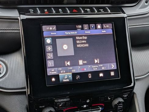 Used 2024 Jeep Grand Cherokee Altitude image 12