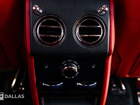 Used 2022 Rolls-Royce Cullinan image 32