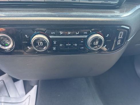 Used 2023 Chevrolet Silverado 1500 LT image 38