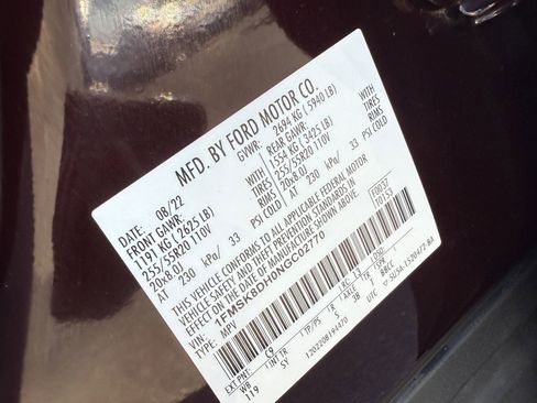 Certified 2022 Ford Explorer XLT w/ Equipment Group 202A AWD/4WD image 38