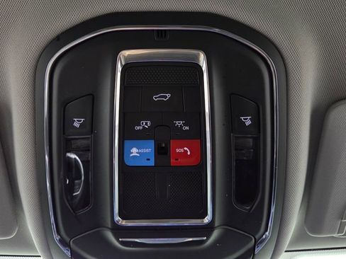 Used 2023 Jeep Grand Cherokee Limited w/ Black Appearance Package image 31