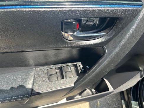 Used 2017 Toyota Corolla SE w/ Carpet Mat Package (TMS) FWD image 10