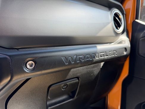 Used 2018 Jeep Wrangler Unlimited Rubicon w/ LED Lighting Group image 58