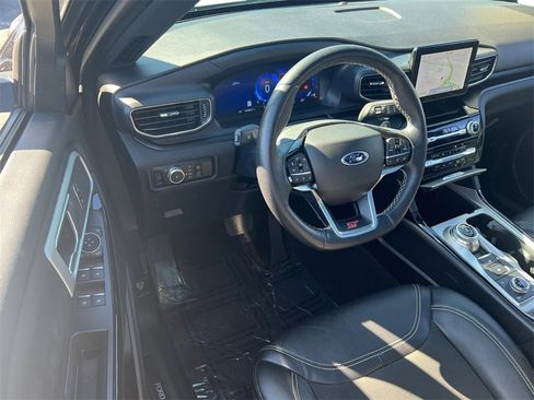 Used 2023 Ford Explorer ST image 7