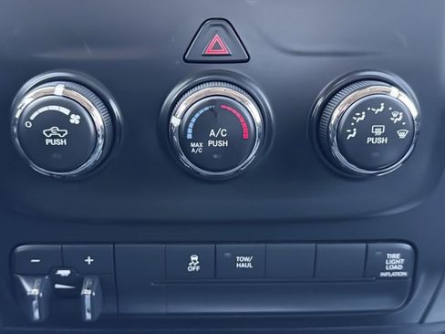 Used 2013 RAM 2500 Tradesman w/ Chrome Appearance Group image 25