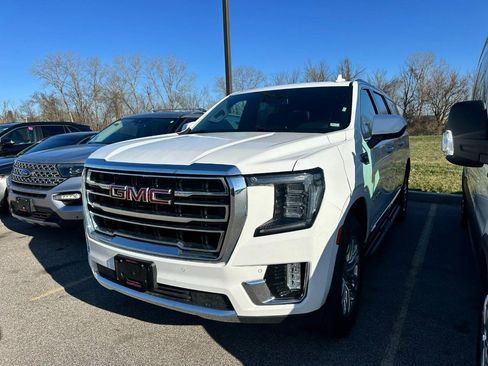 Used 2024 GMC Yukon XL SLT image 1