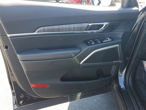 Used 2025 Kia Telluride EX w/ EX Captain's Chair Package image 12