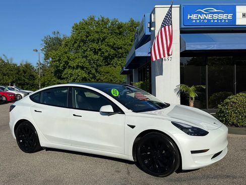 Used 2022 Tesla Model 3 Standard Range RWD image 1