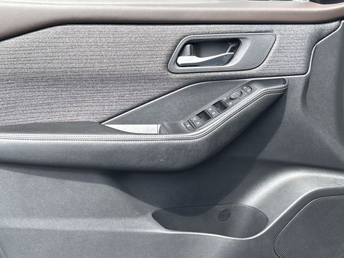 Used 2022 Nissan Rogue SV image 14