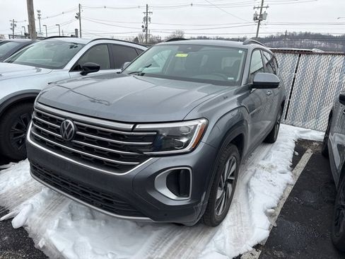 Used 2024 Volkswagen Atlas SE image 2