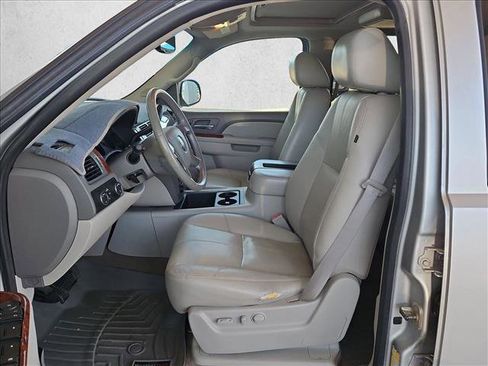Used 2011 GMC Yukon SLT w/ SLT-2 Equipment Package AWD/4WD image 22