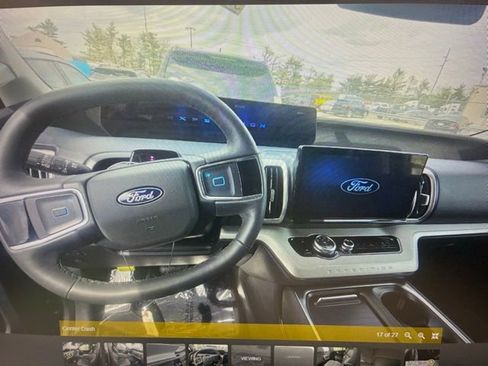 Used 2025 Ford Expedition Active image 6