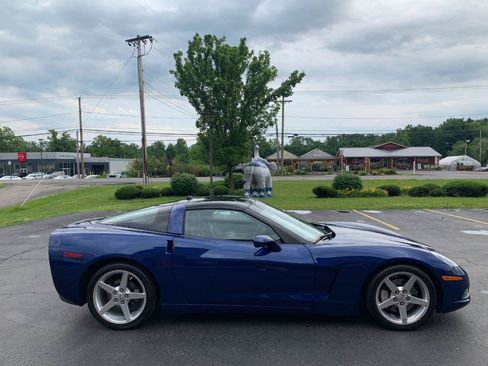Used 2005 Chevrolet Corvette Coupe w/ Preferred Equipment Group RWD image 3