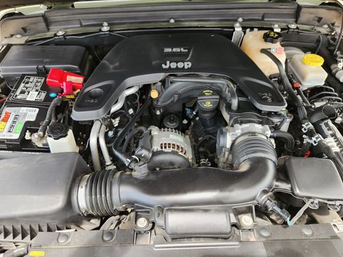 Used 2020 Jeep Wrangler Unlimited Sport AWD/4WD image 33