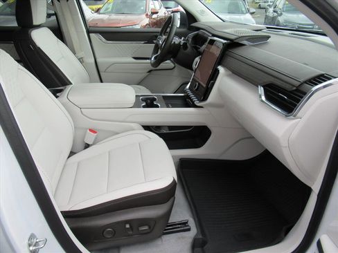 Used 2024 GMC Acadia Denali w/ Super Cruise Package image 10