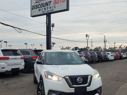 Used 2020 Nissan Kicks SR w/ SR Premium Package image 3