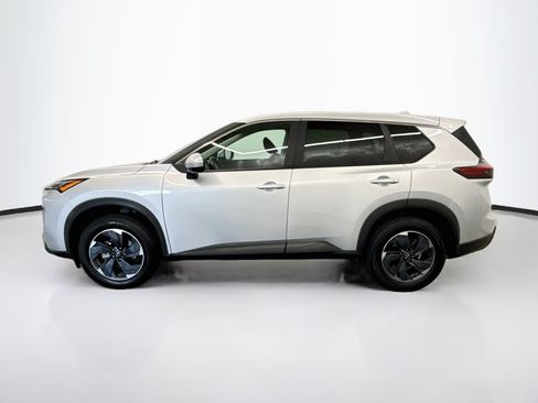 Used 2025 Nissan Rogue SV FWD image 4