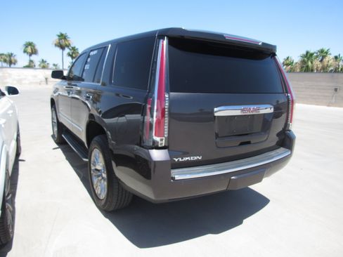 Used 2017 GMC Yukon Denali RWD image 4
