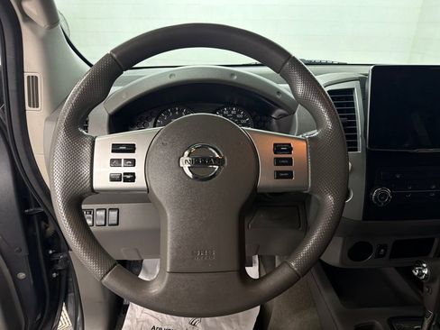 Used 2014 Nissan Frontier SV image 16