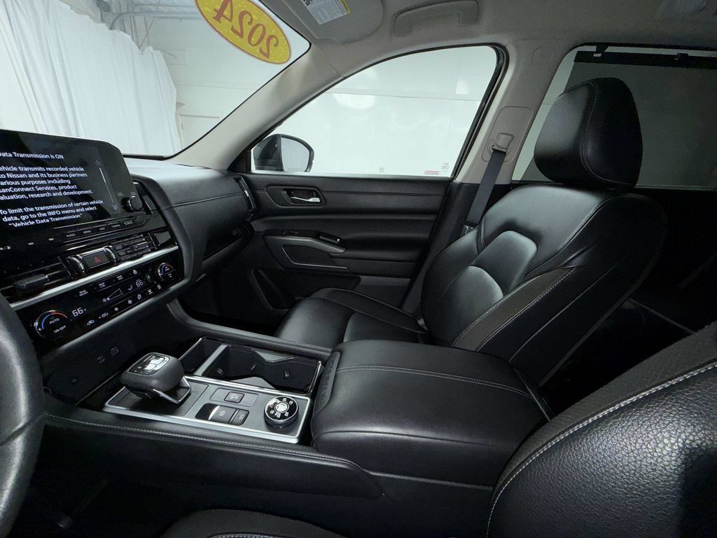 Used 2024 Nissan Pathfinder SL AWD/4WD image 26