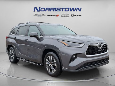 Used 2023 Toyota Highlander XLE image 1