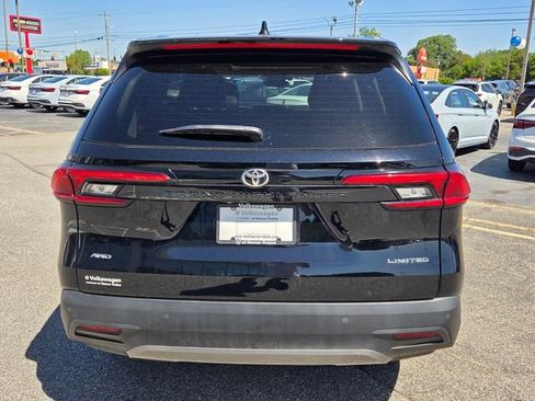 Used 2024 Toyota Grand Highlander AWD image 11