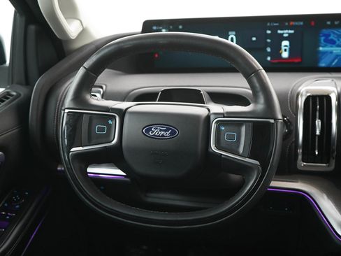 Used 2025 Ford Expedition Platinum w/ Driver's Package AWD/4WD image 19