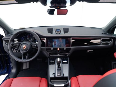 Certified 2026 Porsche Macan AWD/4WD image 19