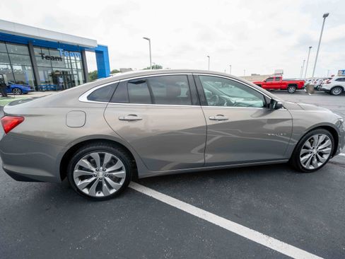 Used 2018 Chevrolet Malibu Premier w/ Premier Sun and Wheel Package FWD image 6
