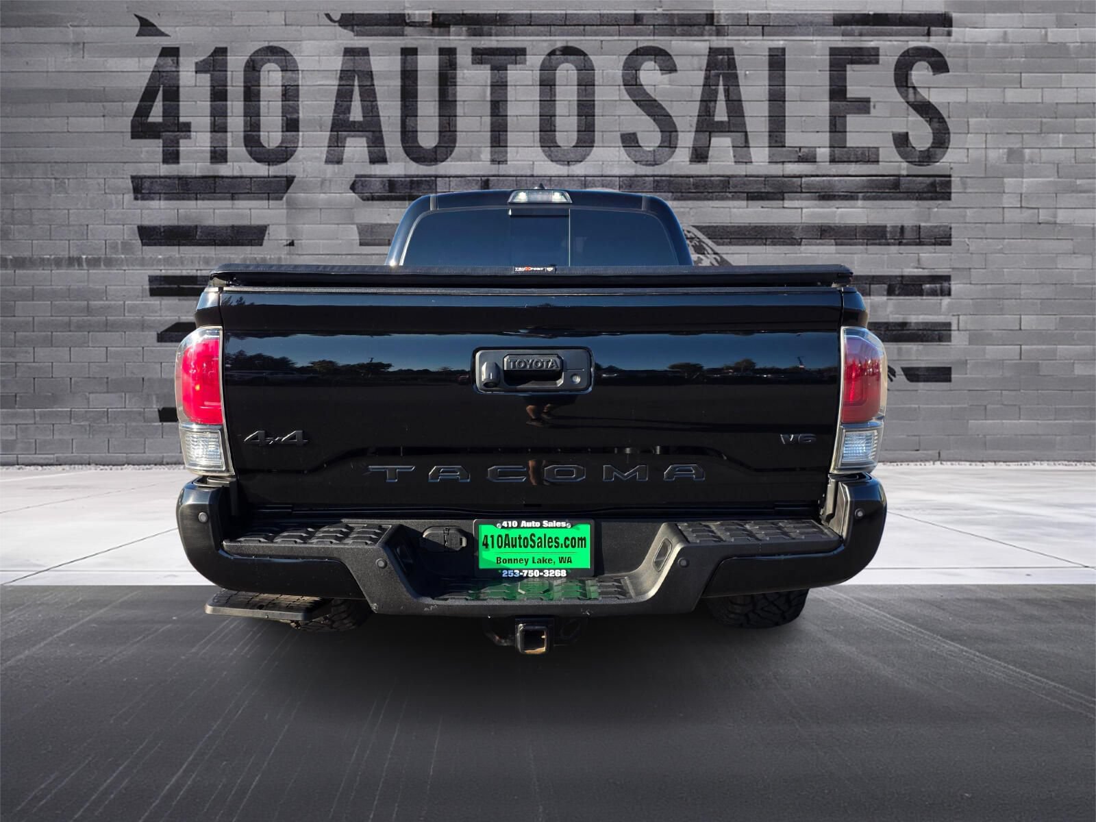 Used 2021 Toyota Tacoma Limited w/ Blackout Package (TMS) AWD/4WD image 4