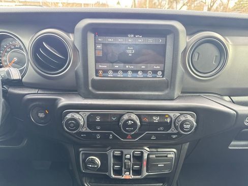 Used 2022 Jeep Wrangler Unlimited Sport image 23