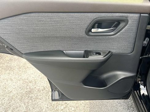 Used 2023 Nissan Rogue SV FWD image 21