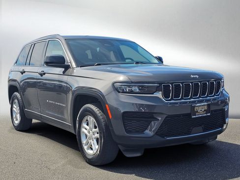 Used 2024 Jeep Grand Cherokee Laredo AWD/4WD image 1