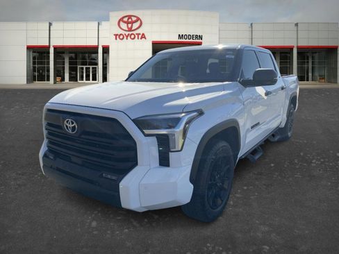 Used 2022 Toyota Tundra SR5 w/ Convenience Package image 1