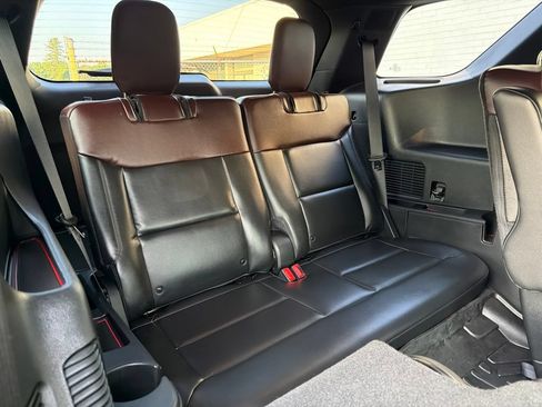 Used 2022 Ford Explorer Platinum w/ Equipment Group 601A AWD/4WD image 12
