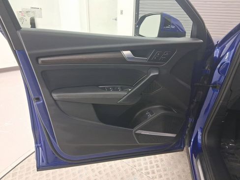 Used 2024 Audi Q5 e Premium Plus w/ Premium Plus Package image 19