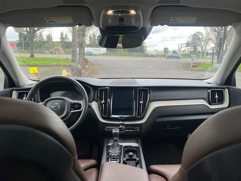 Used 2018 Volvo XC60 T5 Inscription w/ Convenience Package AWD/4WD image 16