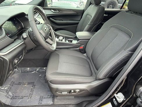 Used 2025 Jeep Grand Cherokee Laredo X w/ Luxury Tech Group I AWD/4WD image 16