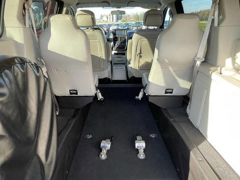 Used 2016 Dodge Grand Caravan SE w/ Quick Order Package 29E SE image 5