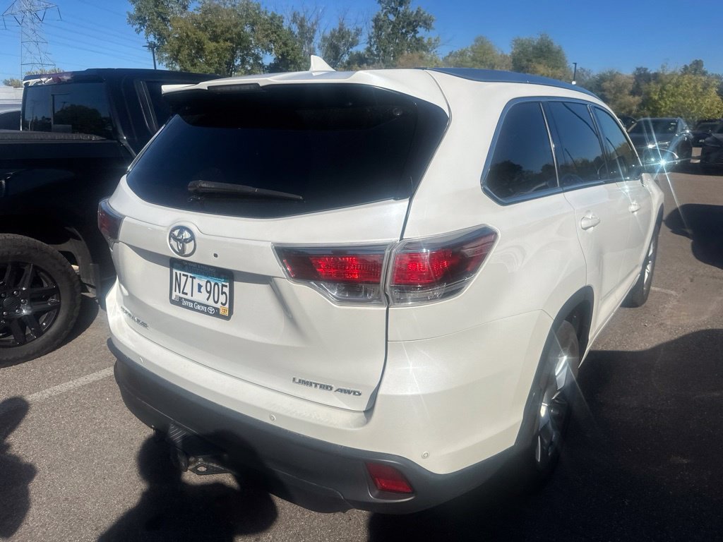 Used 2016 Toyota Highlander Limited w/ Driver Technology Package AWD/4WD image 11