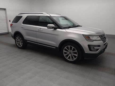 Used 2017 Ford Explorer Limited w/ Equipment Group 301A AWD/4WD image 11