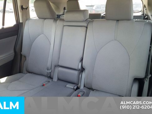 Used 2023 Toyota Highlander L FWD image 18