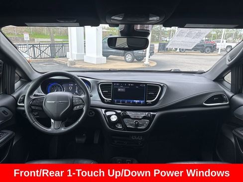 Used 2021 Chrysler Pacifica Touring-L w/ Uconnect Theater Family Group image 21