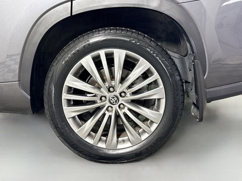 Used 2023 Toyota Highlander Platinum AWD/4WD image 31