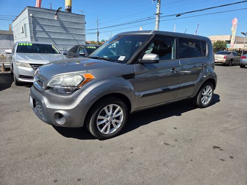 Used 2012 Kia Soul + w/ Audio Pkg FWD image 1