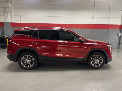 Used 2024 GMC Terrain SLT AWD/4WD image 8
