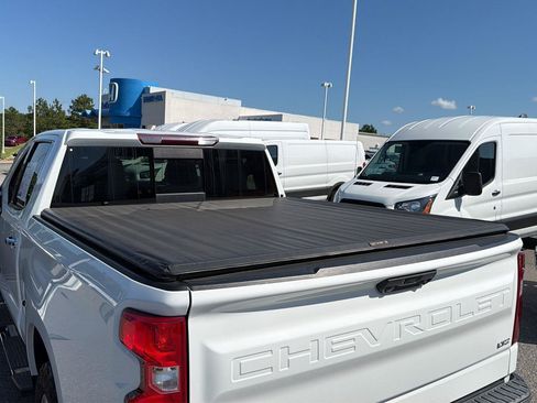 Used 2023 Chevrolet Silverado 1500 LTZ AWD/4WD image 38