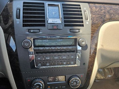Used 2009 Cadillac DTS w/ Sun And Sound Package FWD image 21