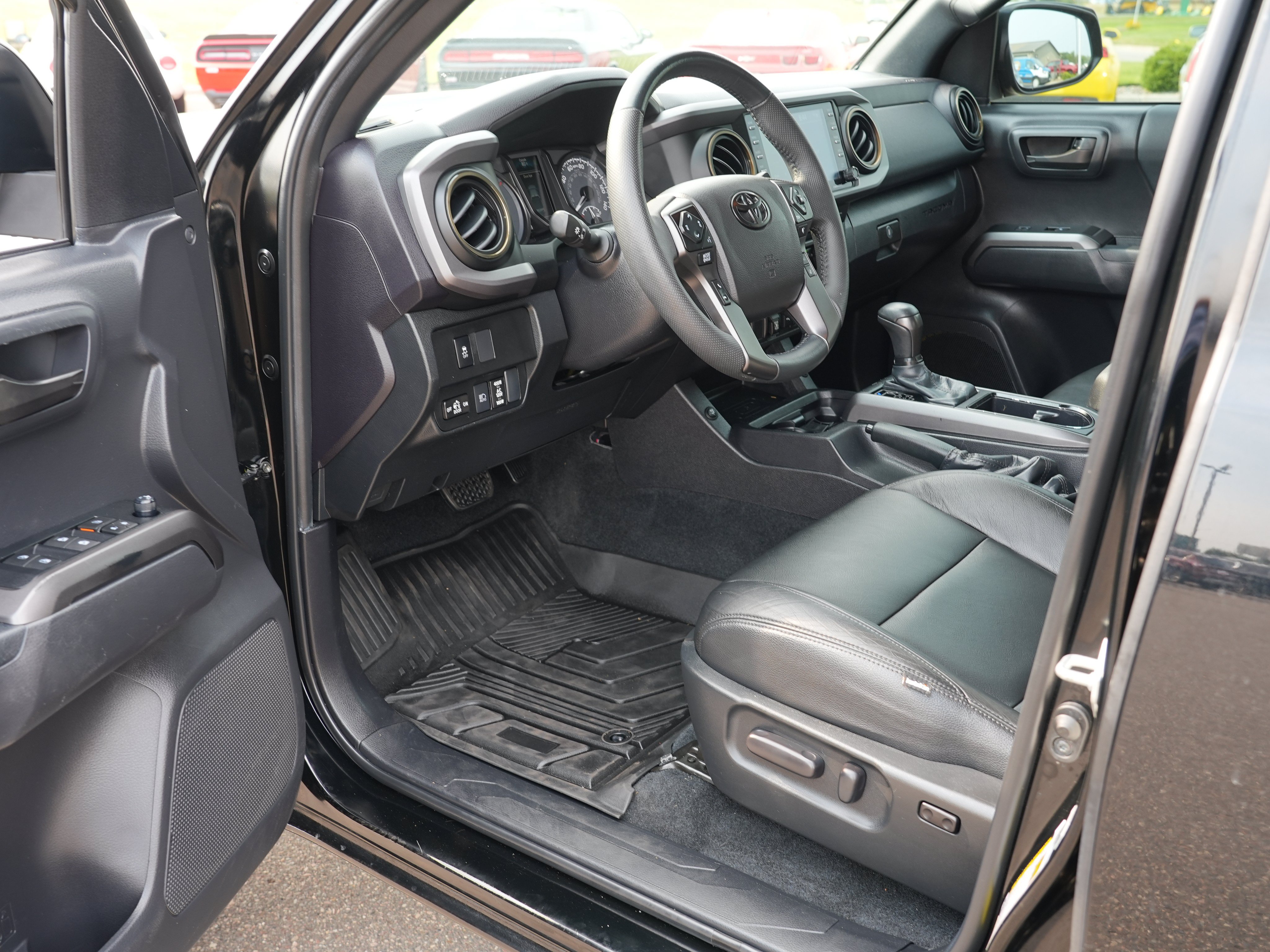 Used 2022 Toyota Tacoma TRD Off-Road AWD/4WD image 13
