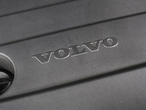 Certified 2026 Volvo XC40 B5 Plus AWD/4WD image 25